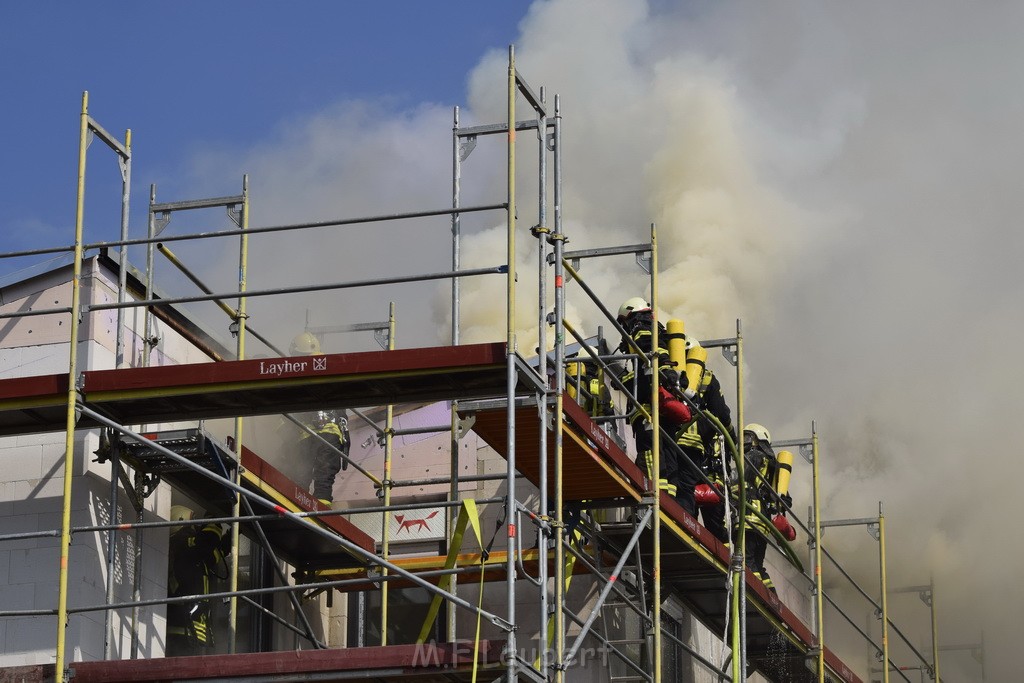 Dachstuhlbrand Koeln Poll Geislarerstr P227.JPG - Miklos Laubert